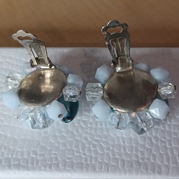 Made In Western Germany Blue&White Beaded Cluster Clip-Ons 🩵💙 - Picture 5 of 7